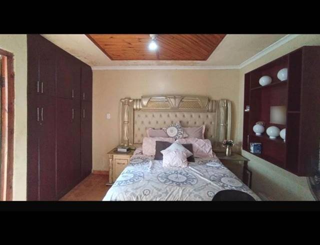 3 BEDROOM HOUSE FOR SALE IN KWAMASHU